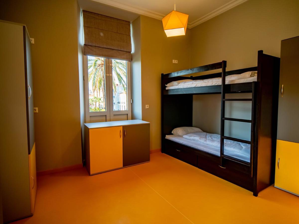 Banana'S Camp Hostel Кан Екстериор снимка