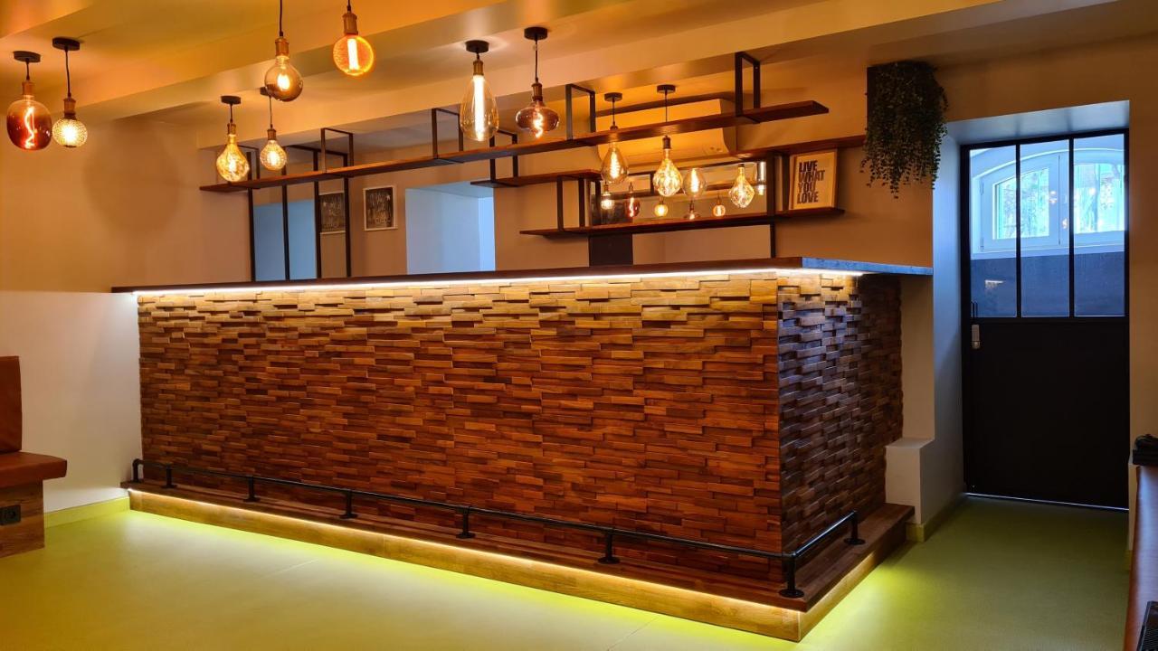Banana'S Camp Hostel Кан Екстериор снимка