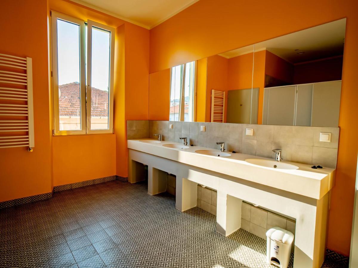 Banana'S Camp Hostel Кан Екстериор снимка